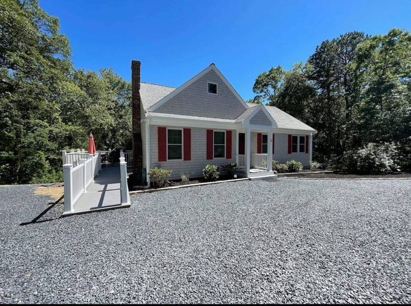 17 Degrass Rd #17, Mashpee, MA 02649