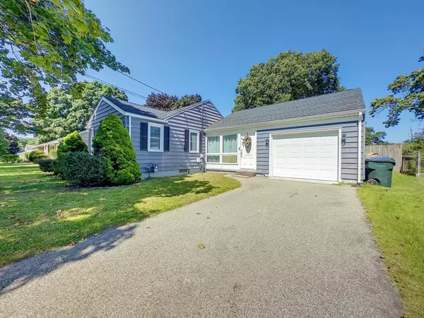 40 Ravenwood St, Springfield, MA 01119