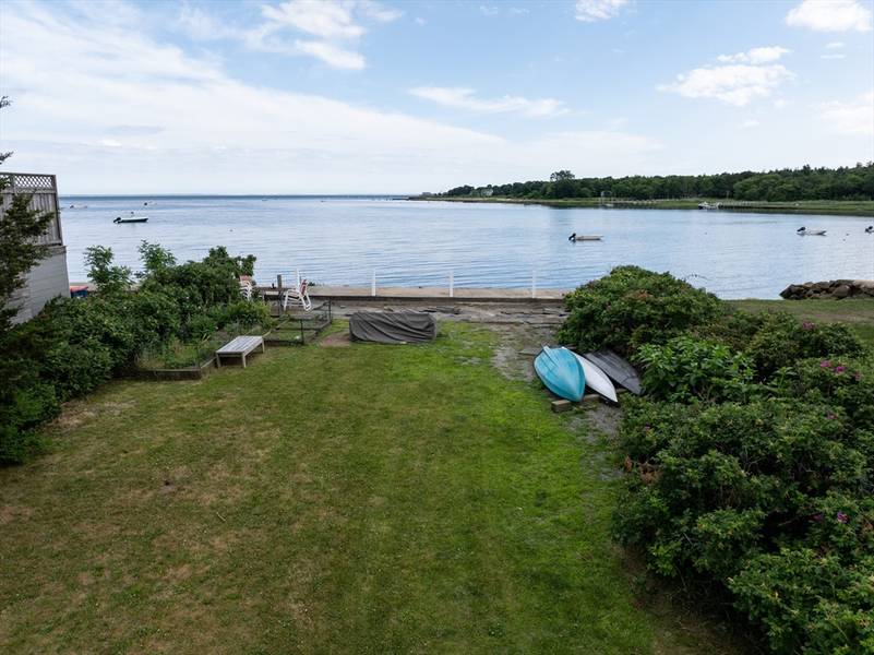 42 Shore Dr, Mattapoisett, MA 02739