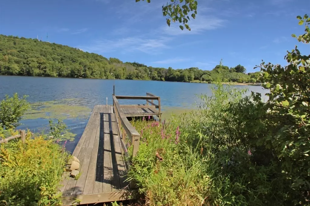 Amesbury, MA 01913,79 Whitehall Rd