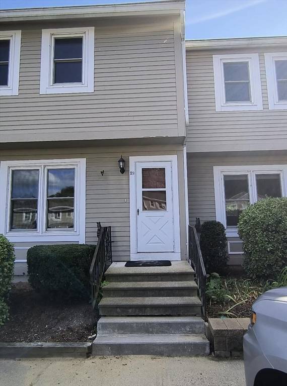 1430 Russell Rd #29, Westfield, MA 01085