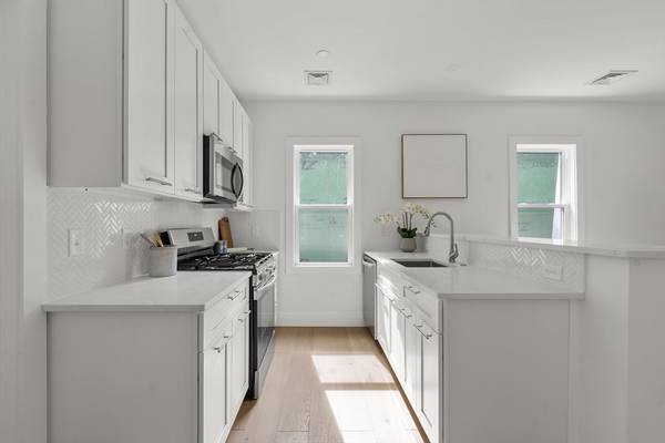 222 Columbia #2, Cambridge, MA 02139