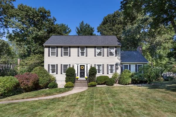 5 Evergreen Dr, Franklin, MA 02038