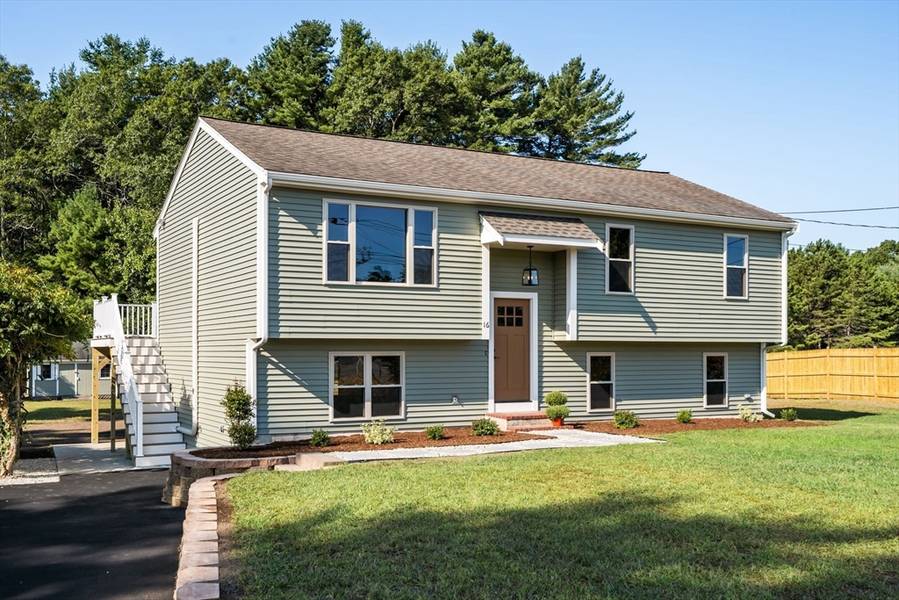 16 Pine St, Carver, MA 02330