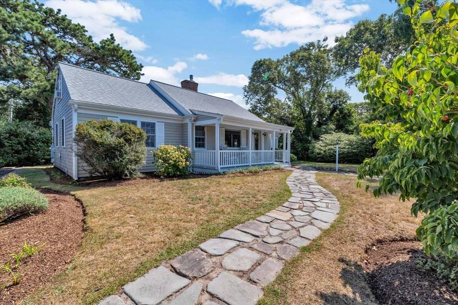 65 Division St, Harwich, MA 02671