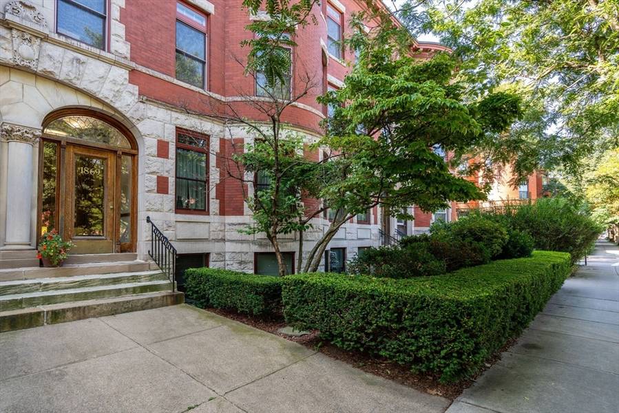 1869 Beacon St #4, Brookline, MA 02445