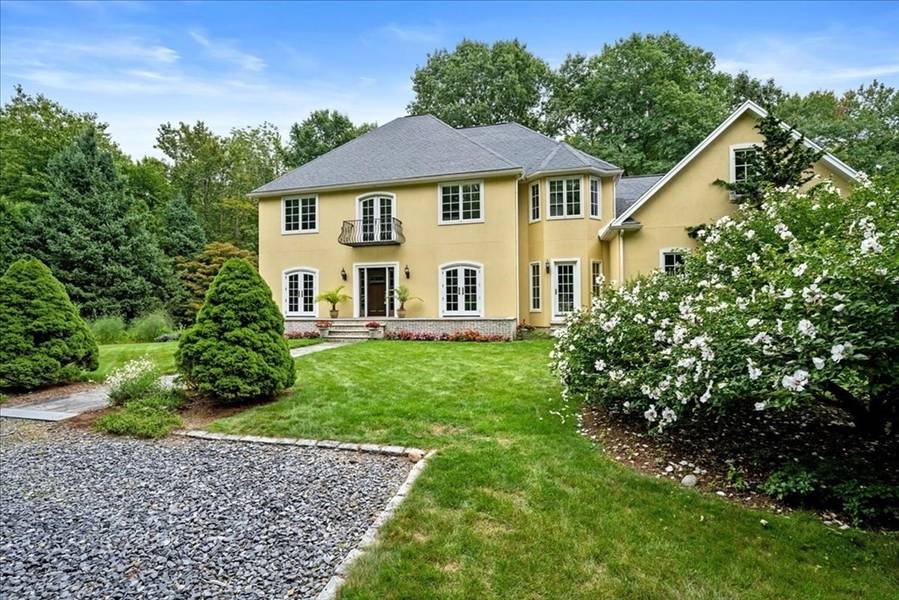 9-A Blackthorn Rd, Shrewsbury, MA 01545