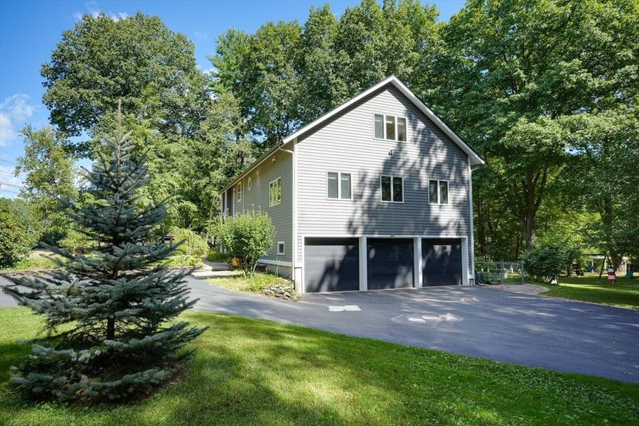 210 Hemlock Park Drive, Groton, MA 01450