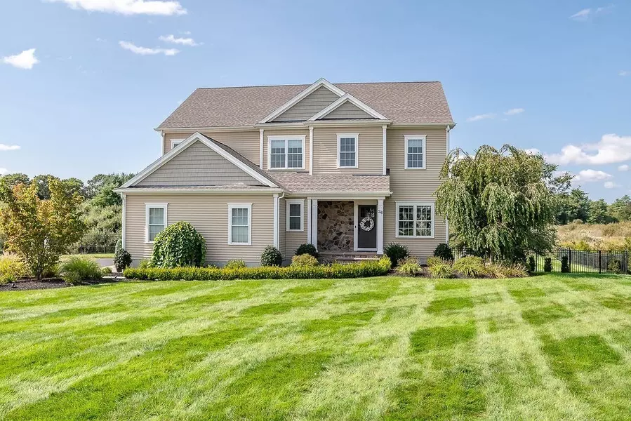 26 Mckenzi Ln, Mansfield, MA 02048