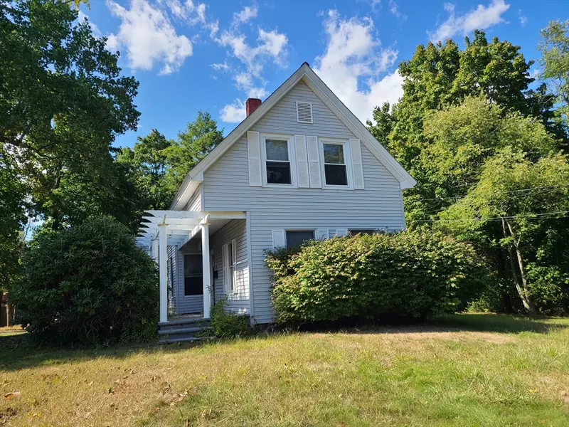 215 Gardner St, Hingham, MA 02043