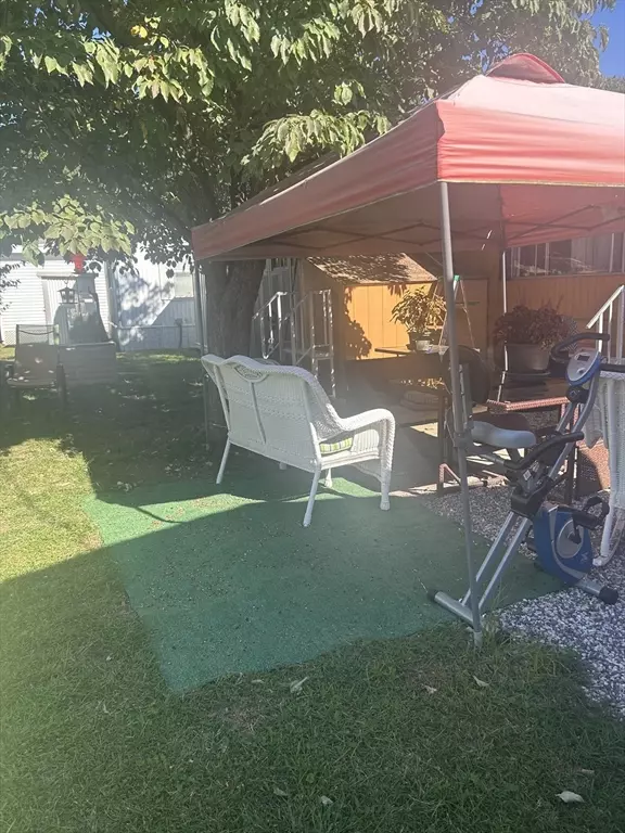 Leominster, MA 01453,1237 Central Street #31