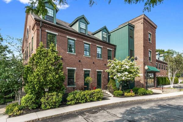 25 Pond St #202, Amesbury, MA 01913