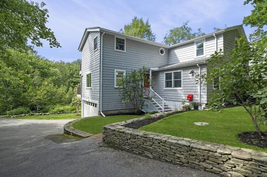 8 Risley Rd, Marblehead, MA 01945