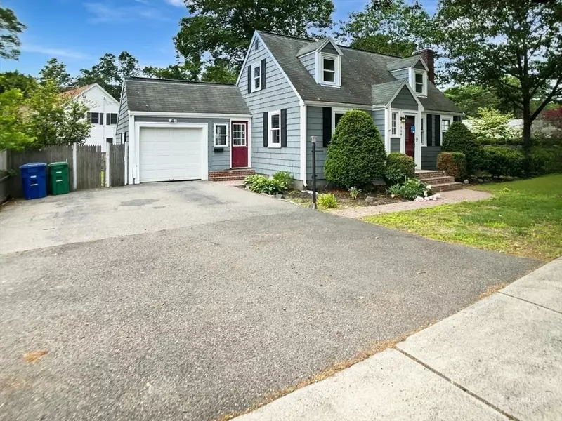 444 Lowell St, Reading, MA 01867