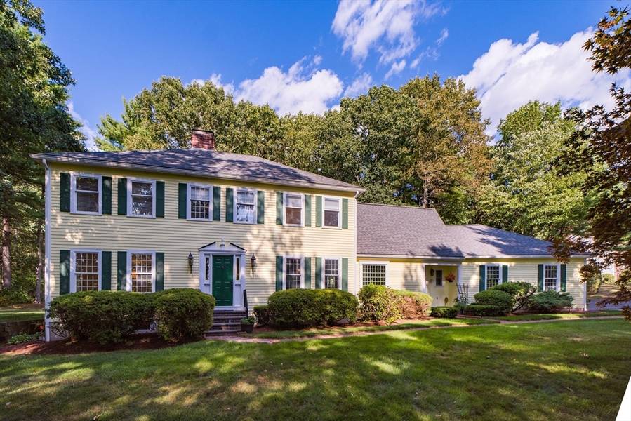 4 Deerfield Dr, Medfield, MA 02052