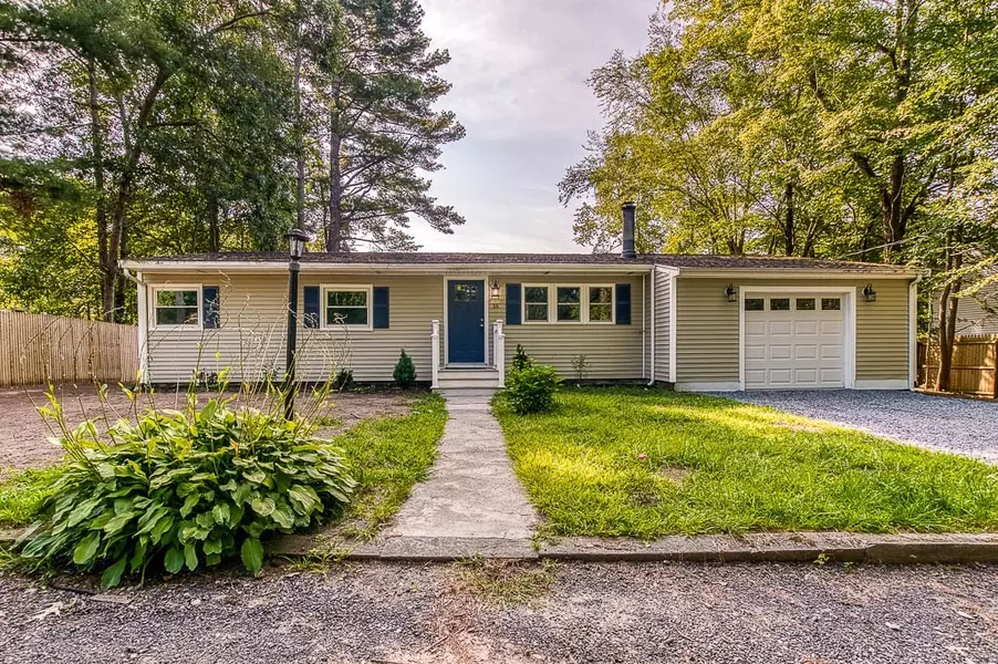 15 Island Road, Lakeville, MA 02347