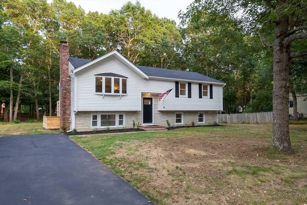 18 Montgomery Dr, Plymouth, MA 02360