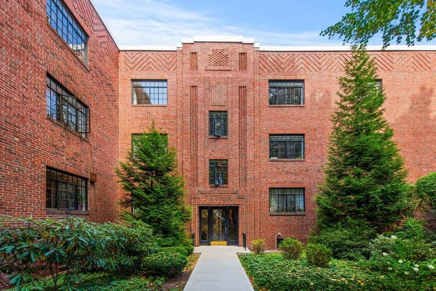 106 Sewall Ave #5, Brookline, MA 02445