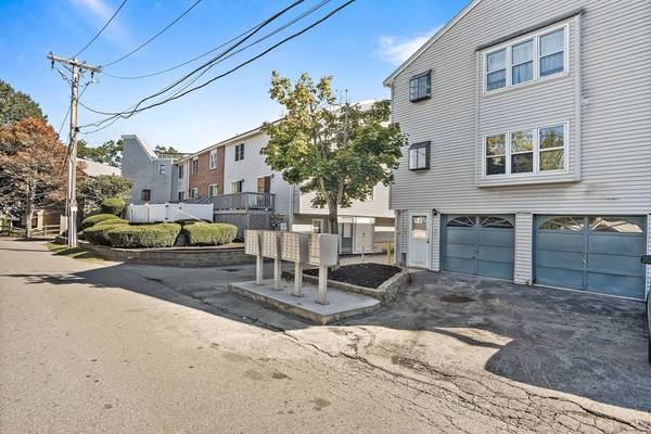 30 Angle St #1, Lowell, MA 01851