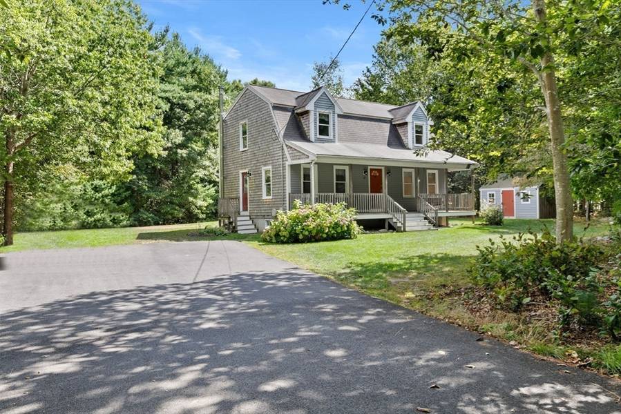 89 Plain St, Middleboro, MA 02346