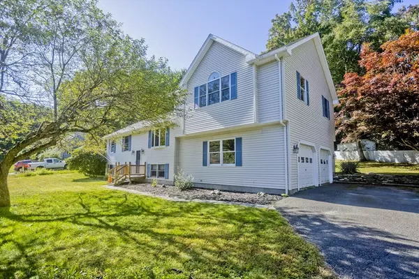 12 Clark St, Belchertown, MA 01007