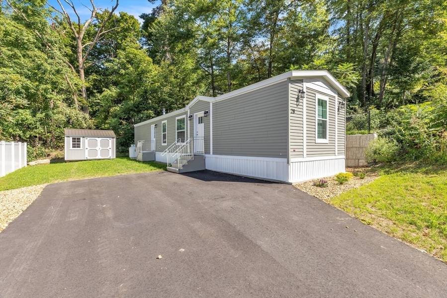 2B Forest Hill Drive, Palmer, MA 01069