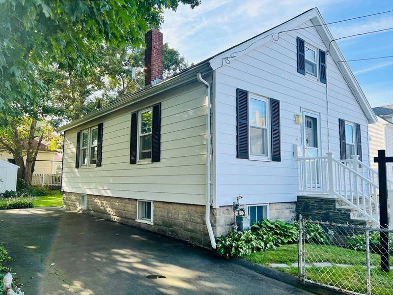 19 Sheridan St, Dartmouth, MA 02748