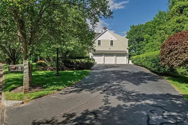 Hanover, MA 02339,10 Old Barn Rd