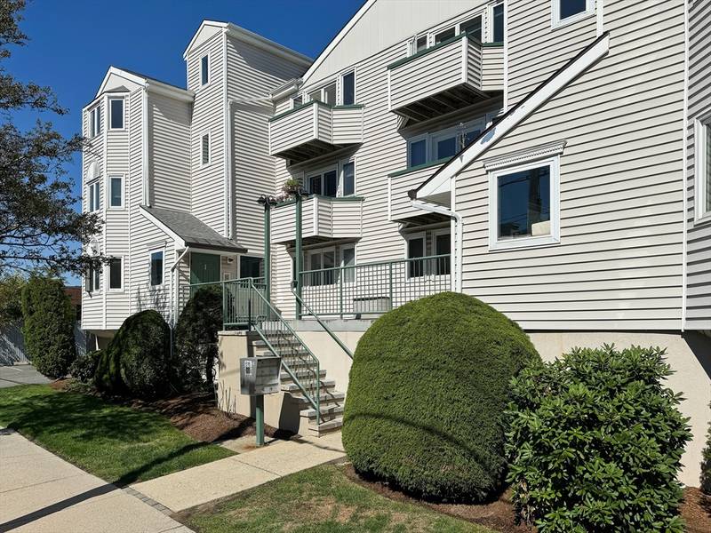 616 Boston Ave #1E, Medford, MA 02155