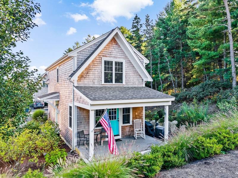 9 Lunar Dr, Plymouth, MA 02360