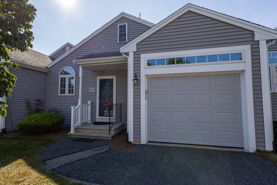 902 Village Ln #902, Bellingham, MA 02019