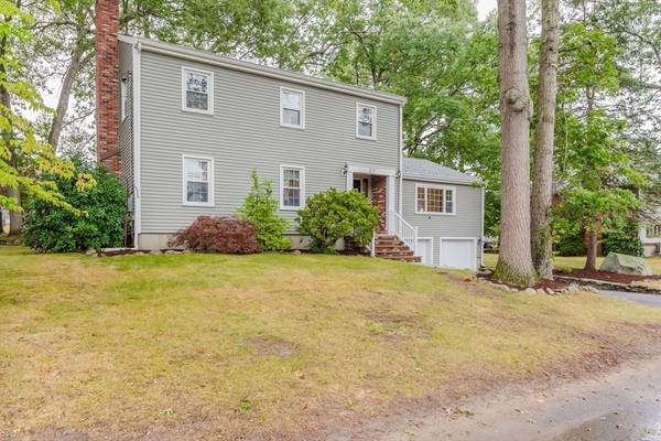 27 Oak Ln,  Somerset,  MA 02726