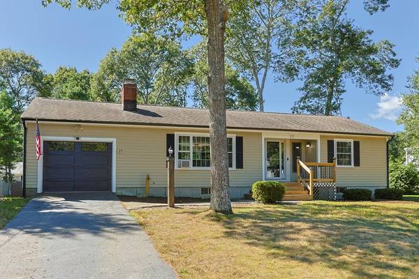 17 Cyrus Dr, Barnstable, MA 02632