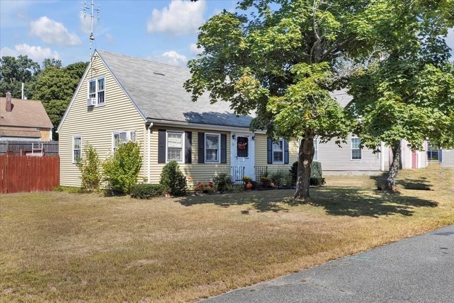 48 Bay State Cir, Abington, MA 02351