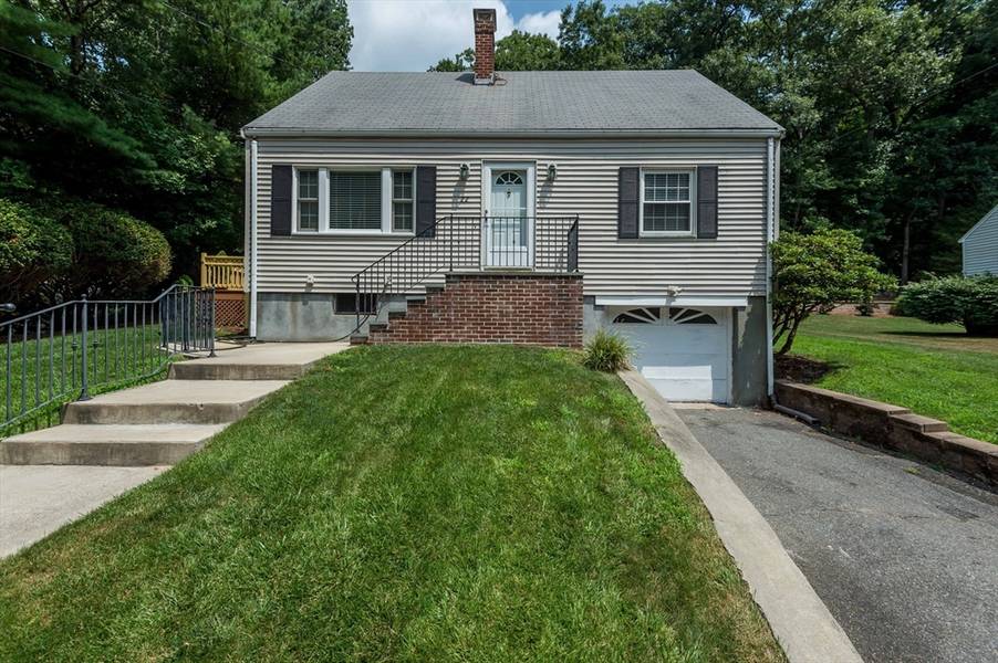 22 Hiawatha Road, Woburn, MA 01801