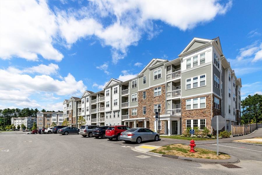 250 Martins Landing #207, North Reading, MA 01864