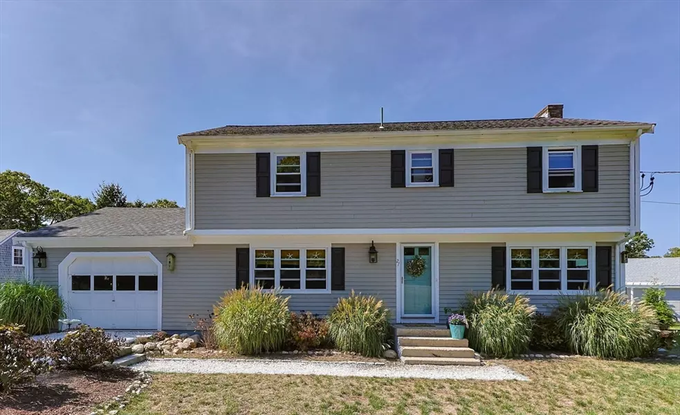 27 Lakewood Dr, Harwich, MA 02645