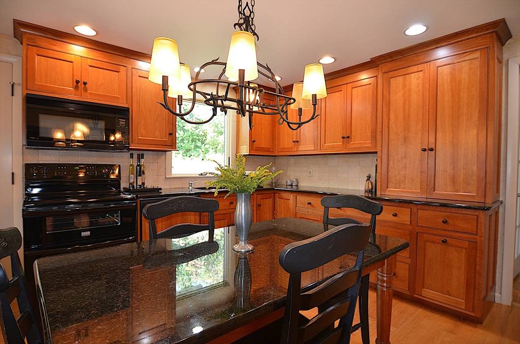 Wilbraham, MA 01095,11 Brookside Circle