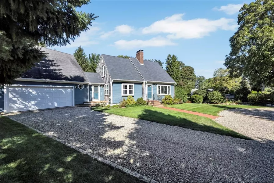 27 Colonial Way, Barnstable, MA 02668