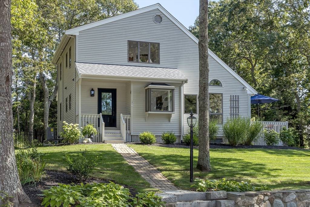 41 Seabreeze Dr, Bourne, MA 02532