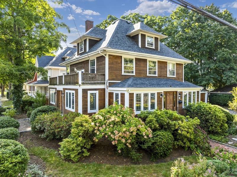 24 Hampden St, Wellesley, MA 02482