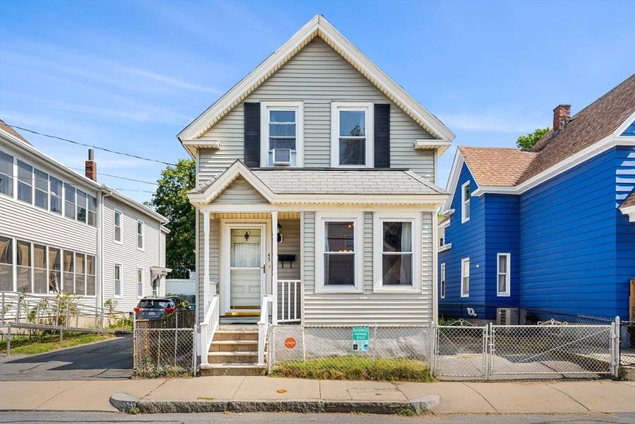 45 Hampshire St, Lowell, MA 01850