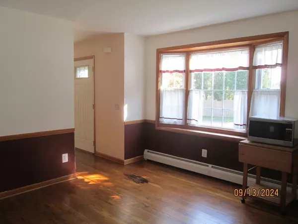 Somerset, MA 02726,235 Feno Court