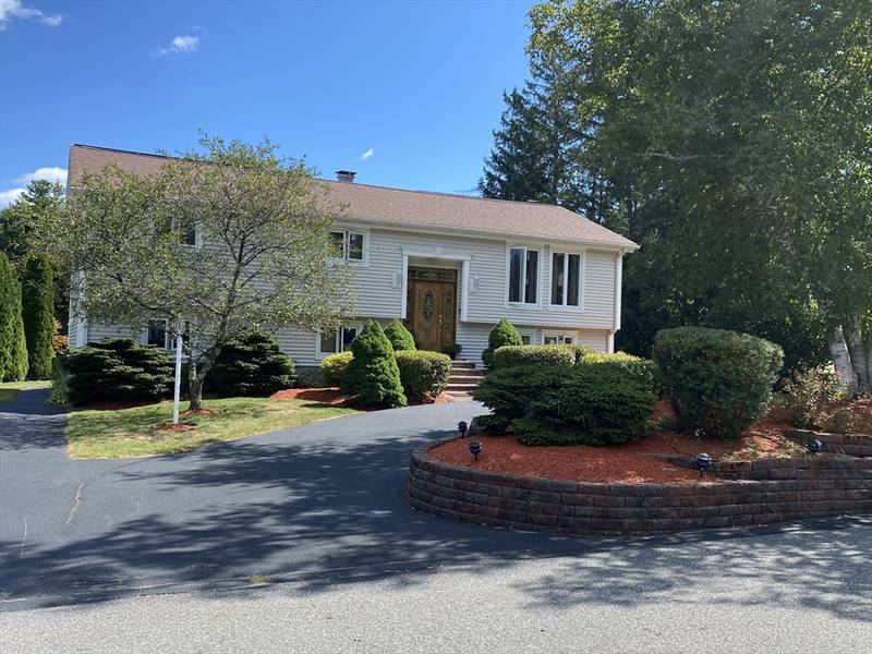 4 Beaver Pl, Billerica, MA 01821