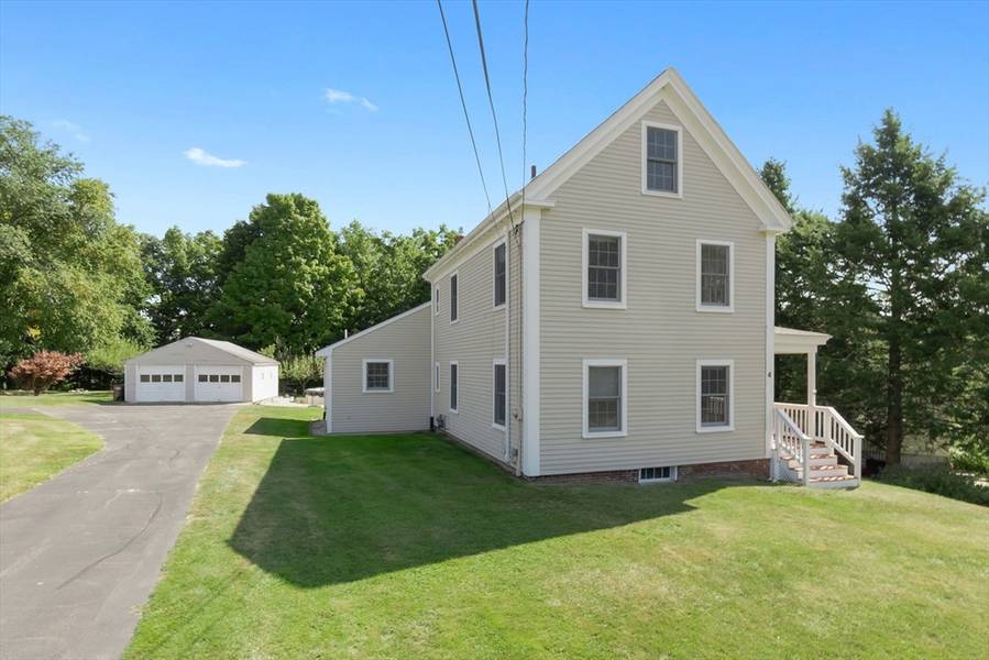 4 Kimball Rd, Amesbury, MA 01913