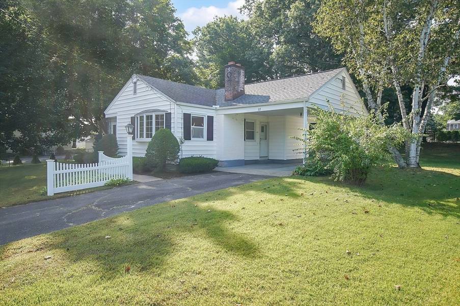 22 Governor Dr, Westfield, MA 01085