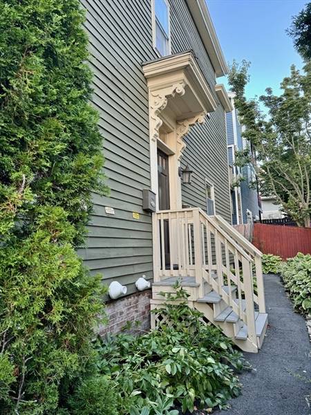 37 Union St #3, Salem, MA 01970