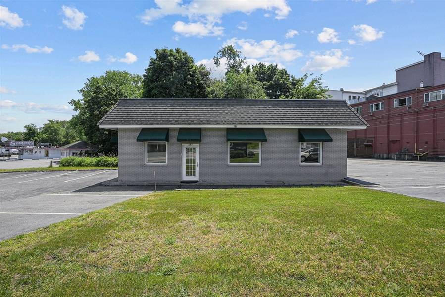 235 Taunton Ave, Seekonk, MA 02771