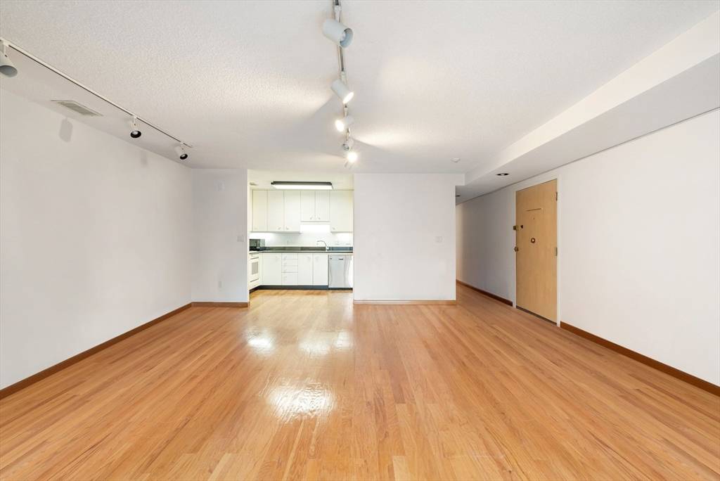 Boston, MA 02113,77 Salem St #5B