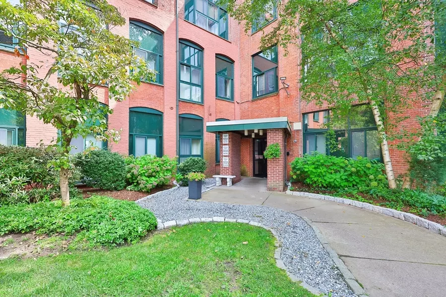 150 Rumford Ave #414, Mansfield, MA 02048